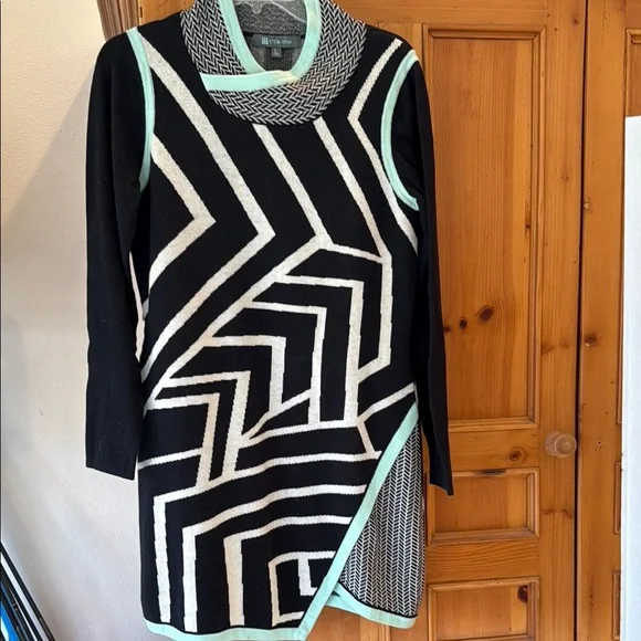 Title Nine Black and White Sweater tunic size Large - Picture 3 of 6